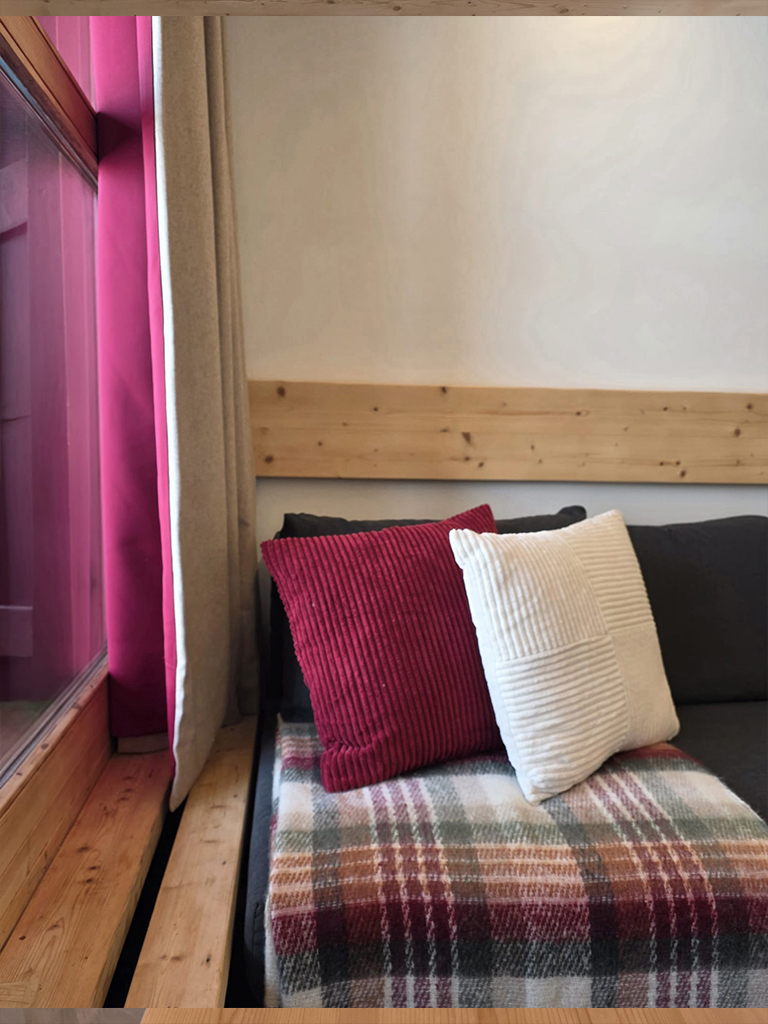 Salon après la rénovation d'un duplex aux Arcs 1800