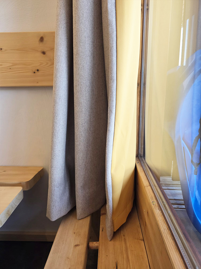 Détail rideau après la rénovation d'un duplex aux Arcs 1800