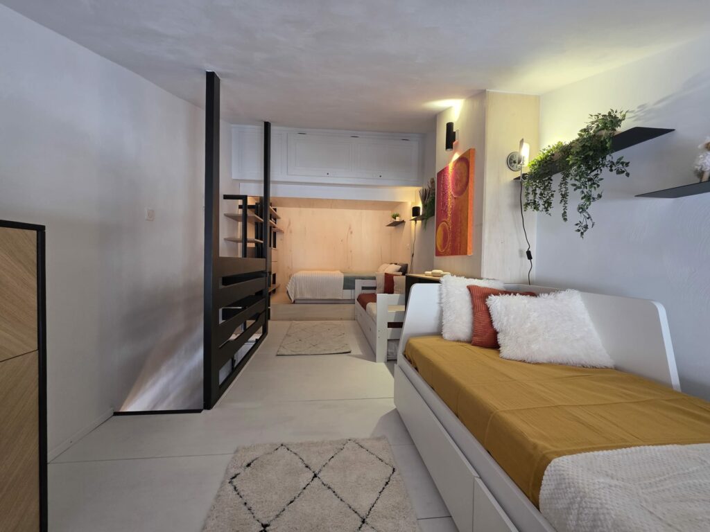 Mezzanine avec 6 couchages après la rénovation d'un duplex aux Arcs 1800